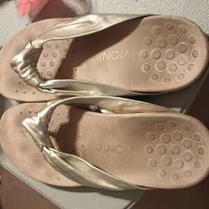 ✨SALE✨Gold Pippa Vionic Sandals